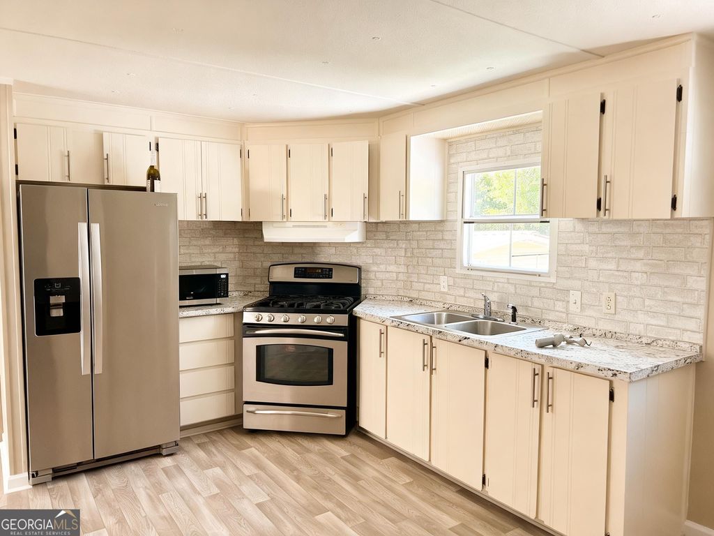5019 Dicks Hill Parkway, Mount Airy, GA 30563 — photo 2