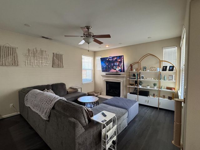 218 W Erics Way, Mountain House, CA 95391