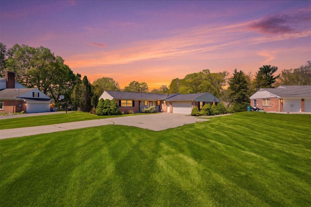 2143 Osceola Drive, Grand Rapids, MI 49506