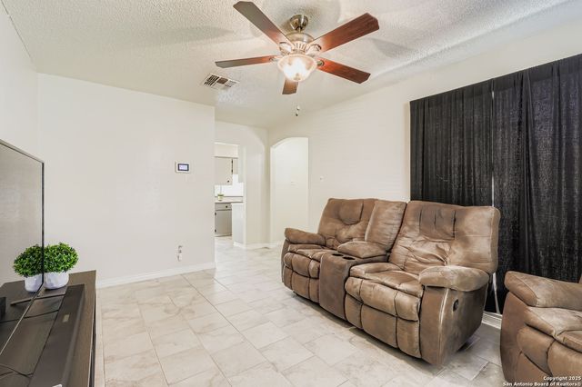 316 Nell Deane Blvd, Schertz, TX 78154