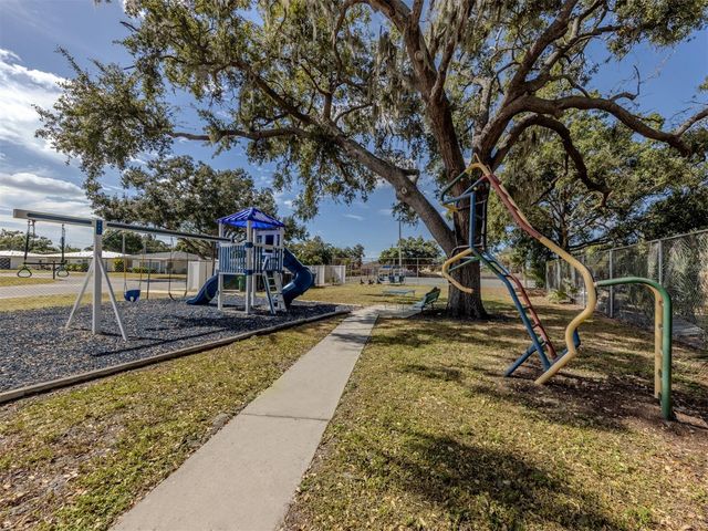 3208 RAMBLEWOOD DRIVE N, Sarasota, FL 34237