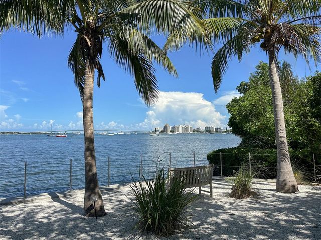 3208 RAMBLEWOOD DRIVE N, Sarasota, FL 34237