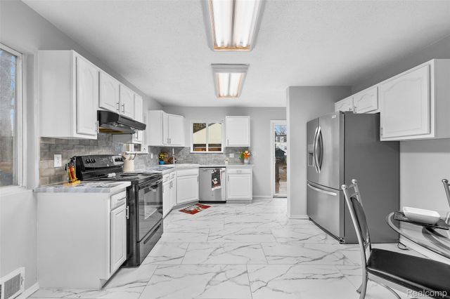 19151 Negaunee, Redford Charter Township, MI 48240