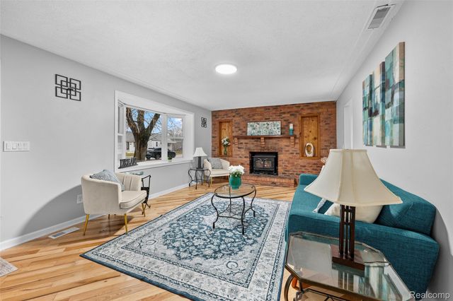 19151 Negaunee, Redford Charter Township, MI 48240