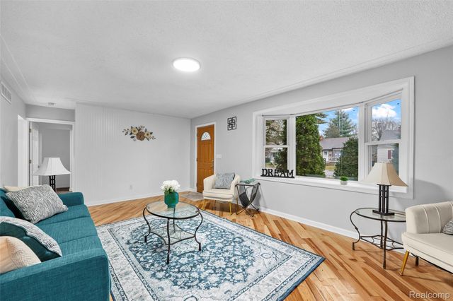 19151 Negaunee, Redford Charter Township, MI 48240