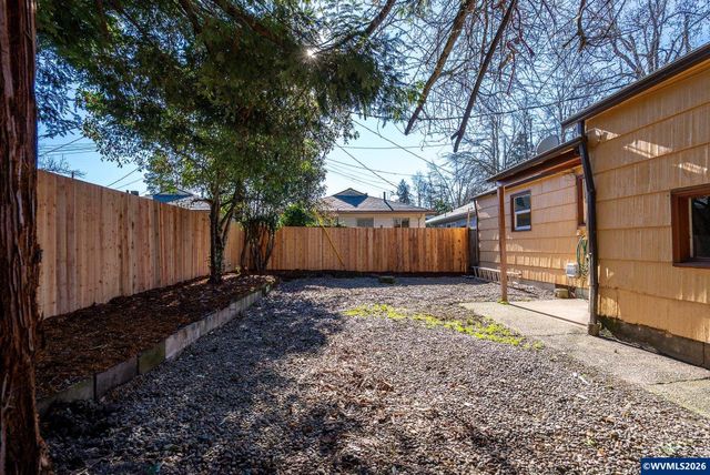 672 Catterlin Av NE, Salem, OR 97301