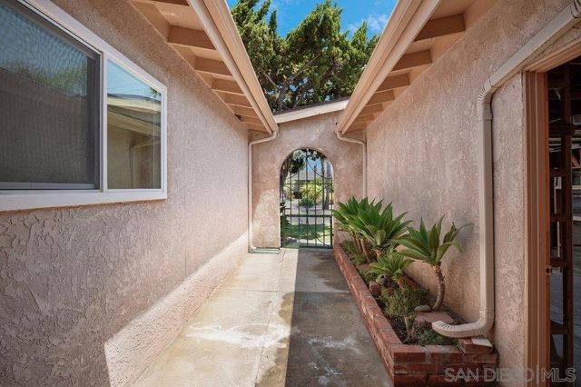 5113 Wilts Pl., San Diego, CA 92117