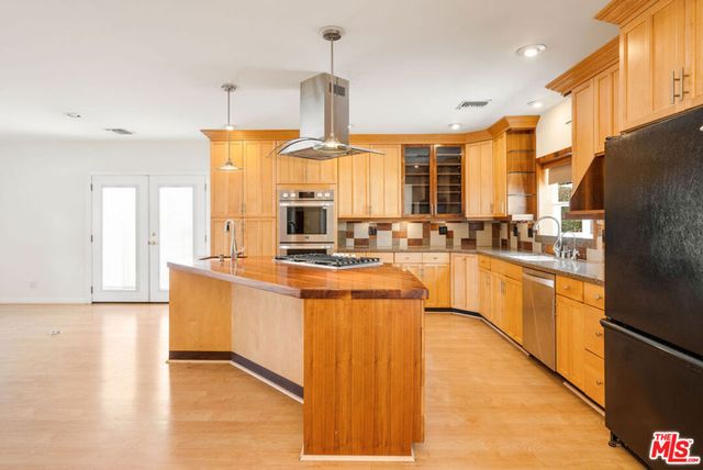 1221 N Frederic Street, Burbank, CA 91505