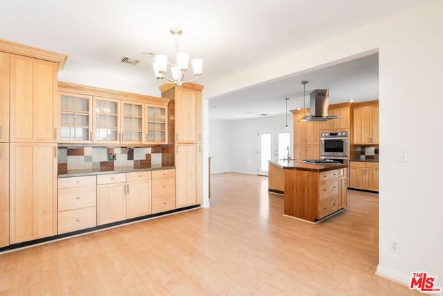 1221 N Frederic Street, Burbank, CA 91505