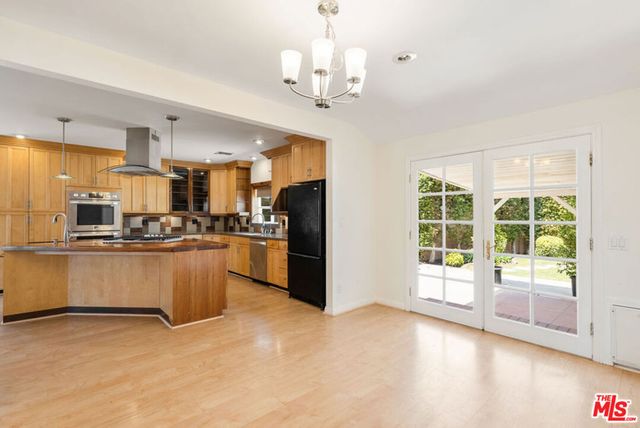 1221 N Frederic Street, Burbank, CA 91505