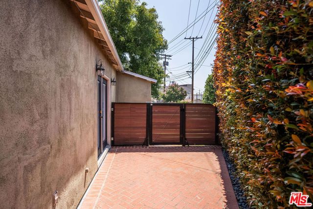 1221 N Frederic Street, Burbank, CA 91505
