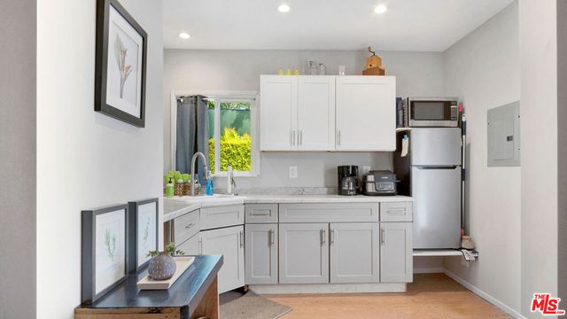 1221 N Frederic Street, Burbank, CA 91505