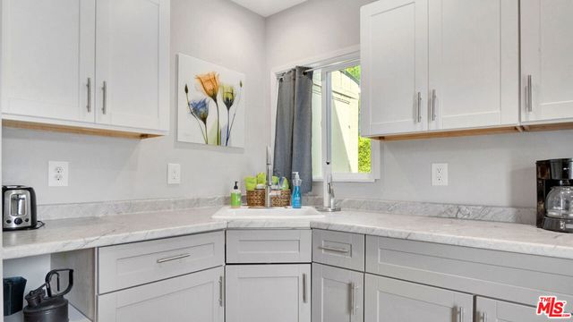 1221 N Frederic Street, Burbank, CA 91505