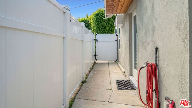 1221 N Frederic Street, Burbank, CA 91505