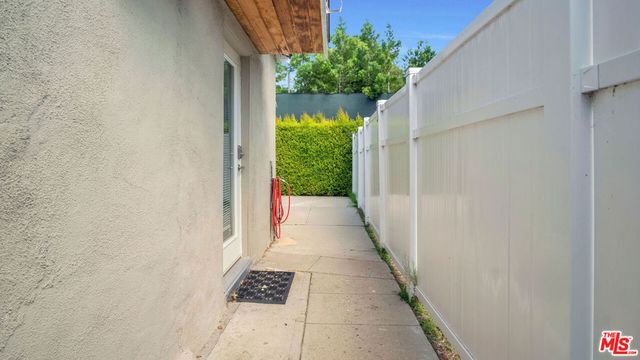 1221 N Frederic Street, Burbank, CA 91505