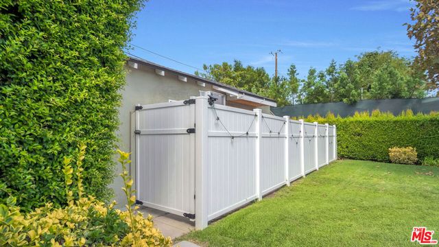 1221 N Frederic Street, Burbank, CA 91505