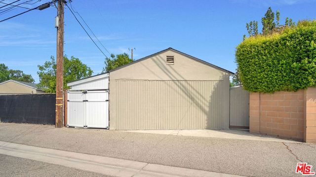 1221 N Frederic Street, Burbank, CA 91505