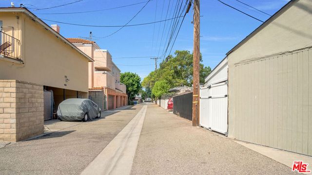 1221 N Frederic Street, Burbank, CA 91505