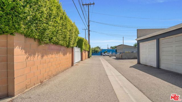 1221 N Frederic Street, Burbank, CA 91505