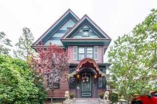 65 Earle Avenue, Lynbrook, NY 11563