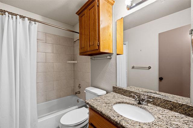 1517 Hayloft Lane, Granbury, TX 76048