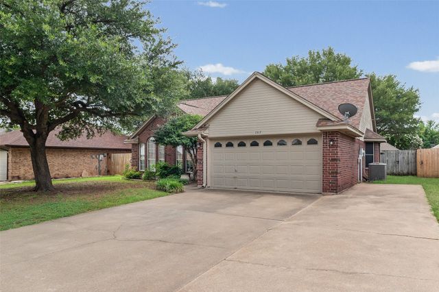 1517 Hayloft Lane, Granbury, TX 76048