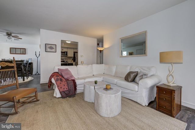 375 WOODLAKE DR, Marlton, NJ 08053