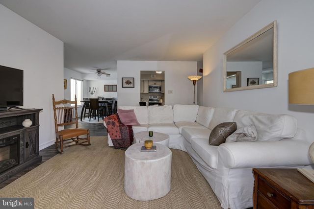 375 WOODLAKE DR, Marlton, NJ 08053