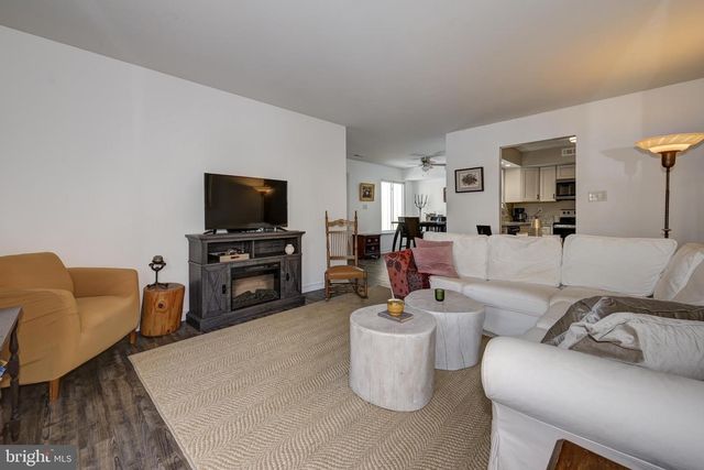 375 WOODLAKE DR, Marlton, NJ 08053