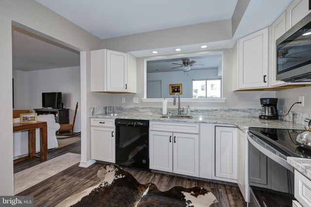 375 WOODLAKE DR, Marlton, NJ 08053