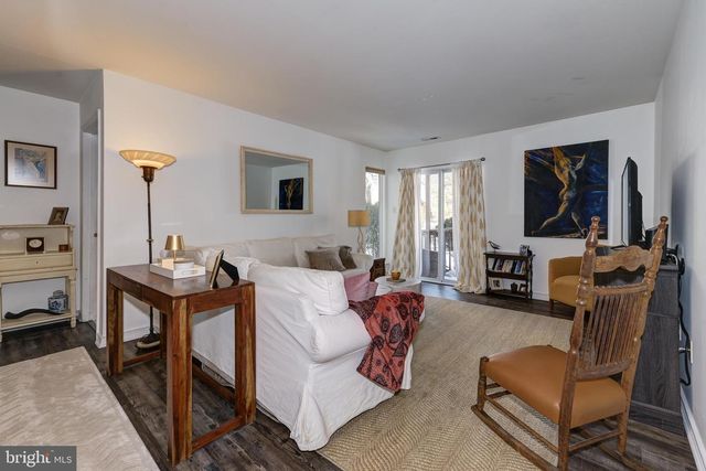 375 WOODLAKE DR, Marlton, NJ 08053