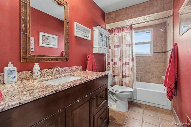 193 Mccatty Drive, White Lake, MI 48386