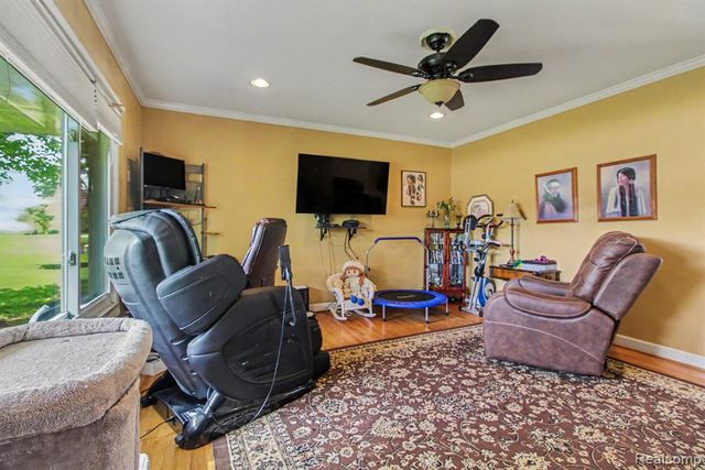 193 Mccatty Drive, White Lake, MI 48386