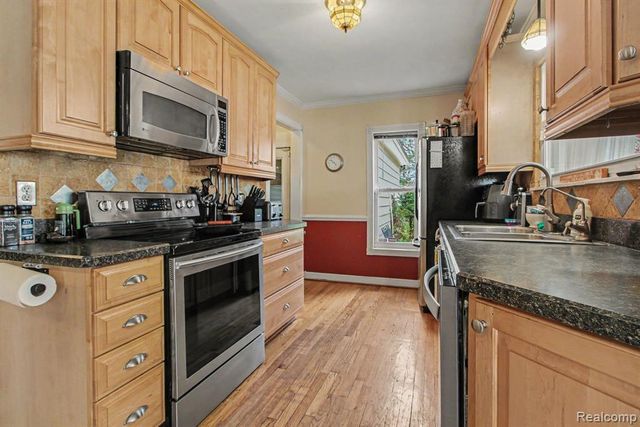 193 Mccatty Drive, White Lake, MI 48386