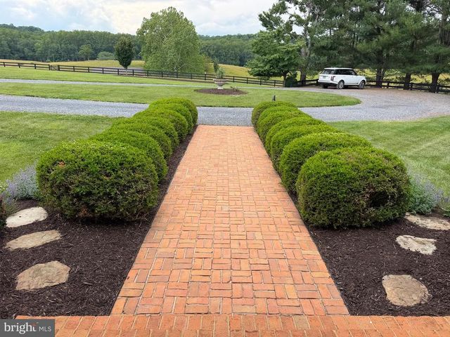 10590 MOUNTAIN SHADOW LN, Marshall, VA 20115