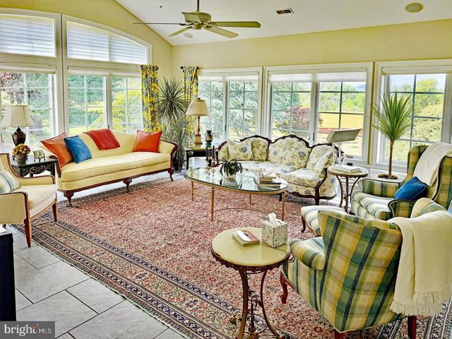 10590 MOUNTAIN SHADOW LN, Marshall, VA 20115