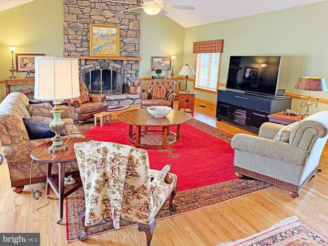 10590 MOUNTAIN SHADOW LN, Marshall, VA 20115