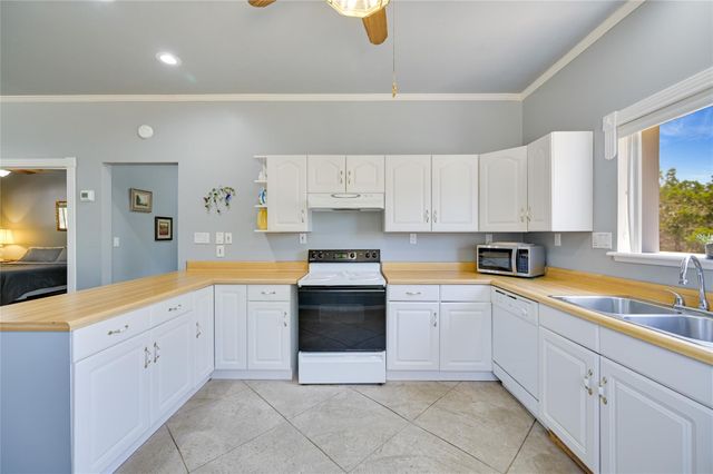 1000 Mount Olive School RD, Wimberley, TX 78676