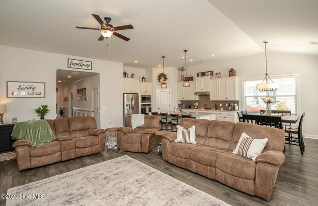 8945 Chesterfield Drive NW, Calabash, NC 28467