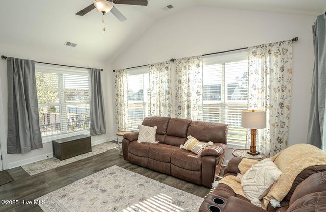 8945 Chesterfield Drive NW, Calabash, NC 28467