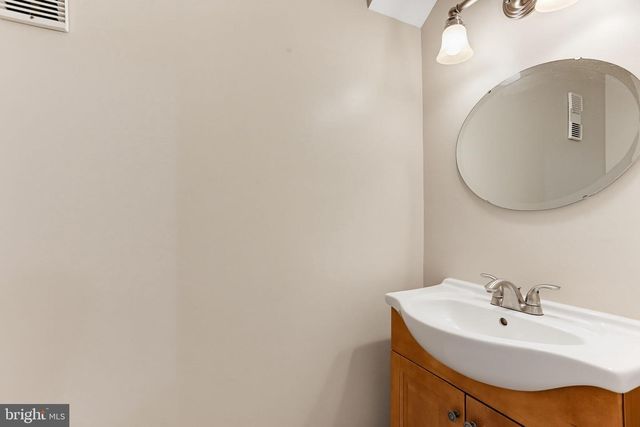 4815 VARIATION RD, Nottingham, MD 21236