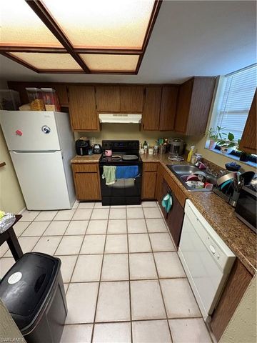 7582-7586 Carrier RD, Fort Myers, FL 33967