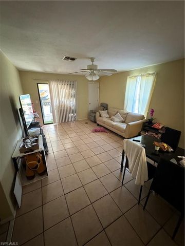 7582-7586 Carrier RD, Fort Myers, FL 33967