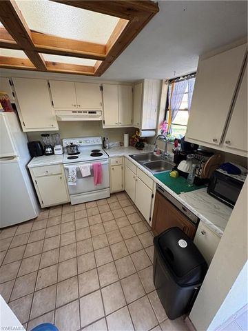 7582-7586 Carrier RD, Fort Myers, FL 33967