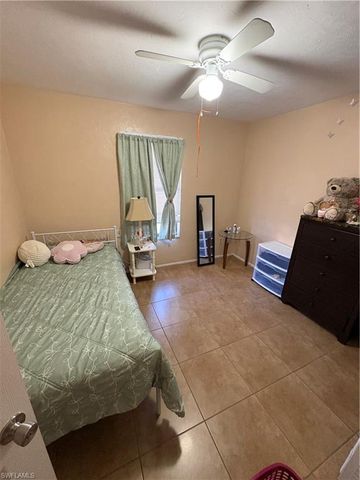 7582-7586 Carrier RD, Fort Myers, FL 33967
