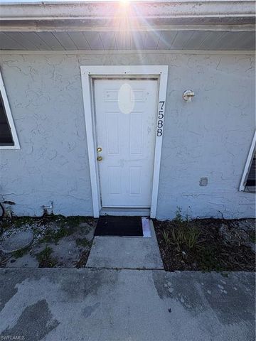 7582-7586 Carrier RD, Fort Myers, FL 33967