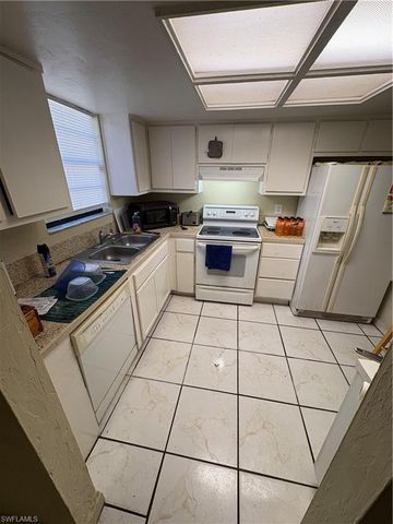 7582-7586 Carrier RD, Fort Myers, FL 33967