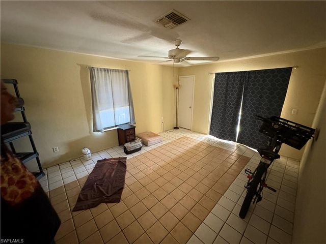 7582-7586 Carrier RD, Fort Myers, FL 33967
