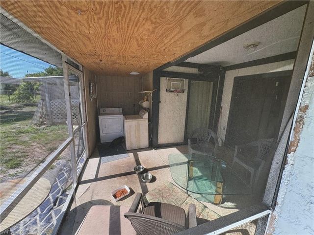 7582-7586 Carrier RD, Fort Myers, FL 33967