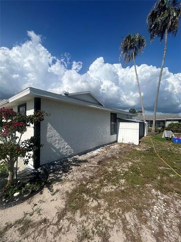 7582-7586 Carrier RD, Fort Myers, FL 33967